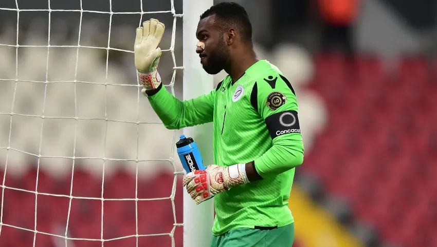 MEXSPORT Johan Guzmán calentando previo a un partido de República Dominicana