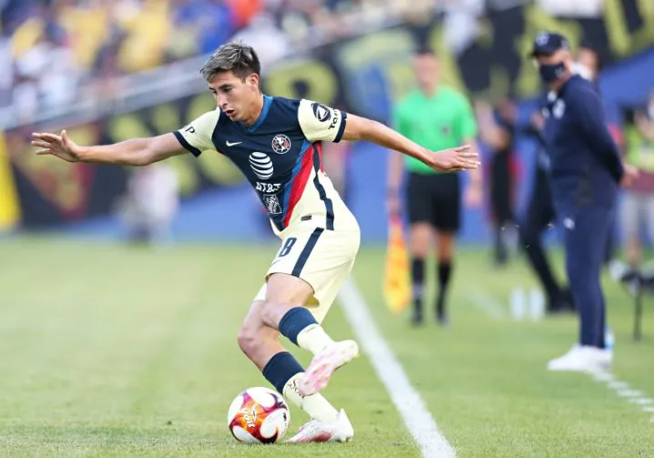MEXSPORT Mauro Lainez, en acción ante Rayados