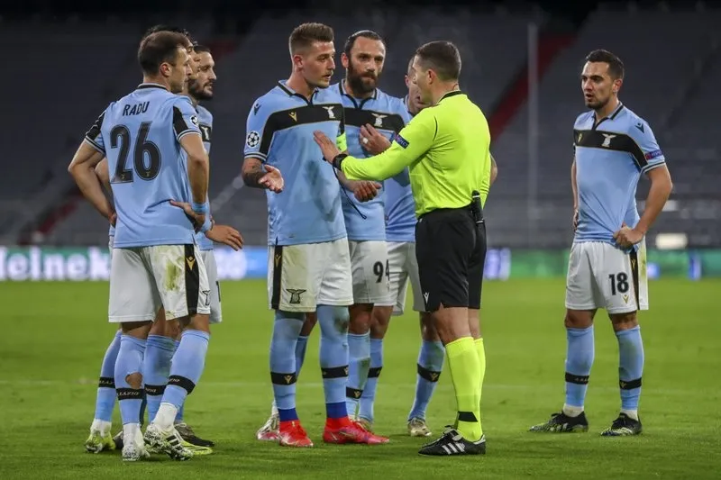 AP Jugadores de la Lazio durante un partido de la Serie A