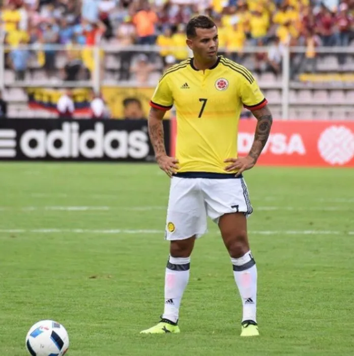 Edwin Cardona durante un partido con Colombia