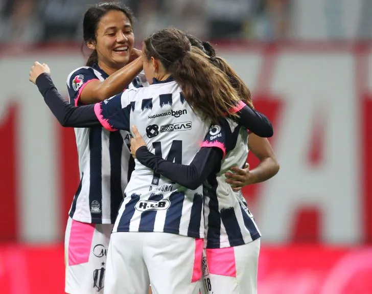 IMAGO7 La Pandilla festeja una diana