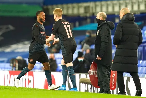 AP Sterling saliendo de juego