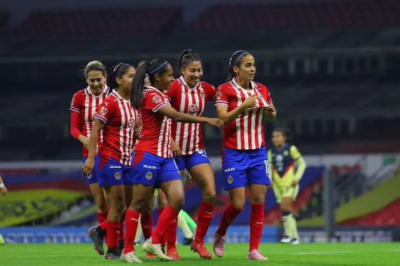 IMAGO7 Chivas en festejo de gol