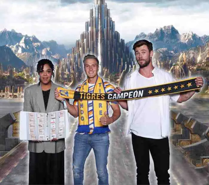 TWITTER @agalanis17 Agustín Alanis con el elenco de Avengers