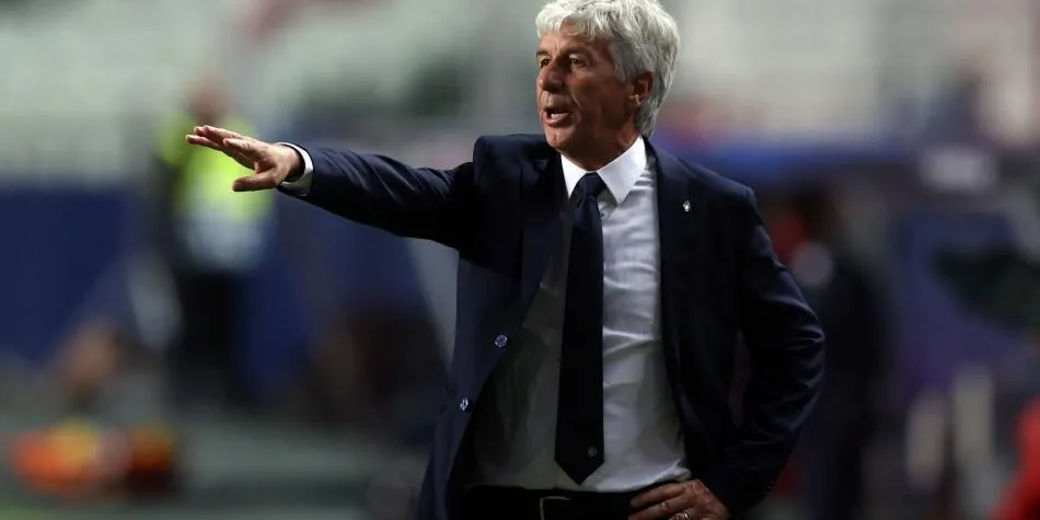 EFE Gian Piero dirige las acciones de sus pupilos