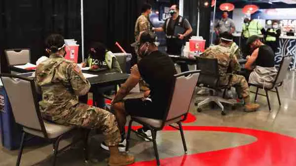 TWITTER @ATLUTD Josef Martínez recibiendo la vacuna contra el Coronavirus