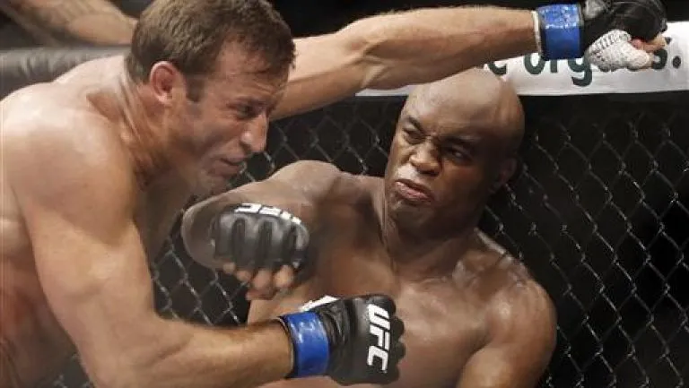 Anderson Silva en un combate de UFC
