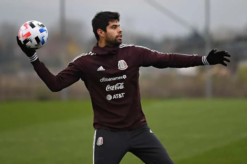 Néstor Araujo en entrenamiento con el Tri