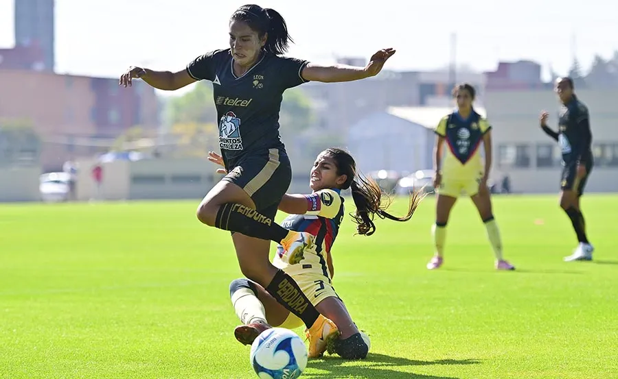 Cuevas en partido ante América