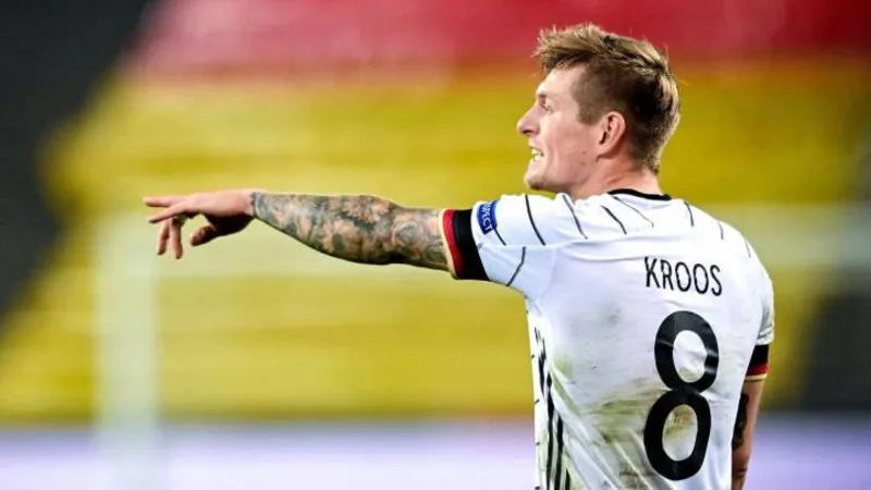 EFE Toni Kroos durante un duelo con Alemania