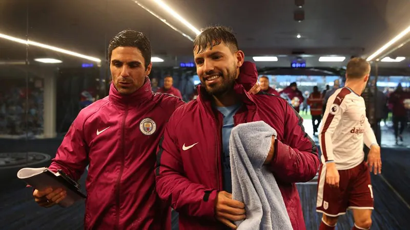 Arteta y Agüero tras un duelo del Manchester City