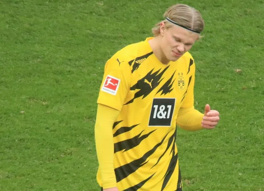 Erling Haaland en un partido con el Borussia Dortmund