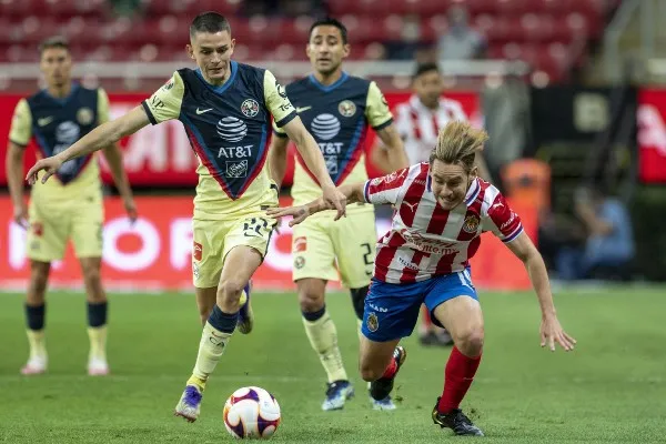 MEXSPORT Jesús Angulo de Chivas frente al América