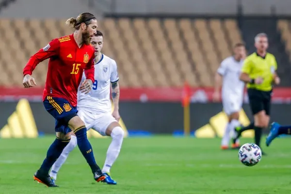 Sergio Ramos con la Selección de España frente a la Selección de Kosovo