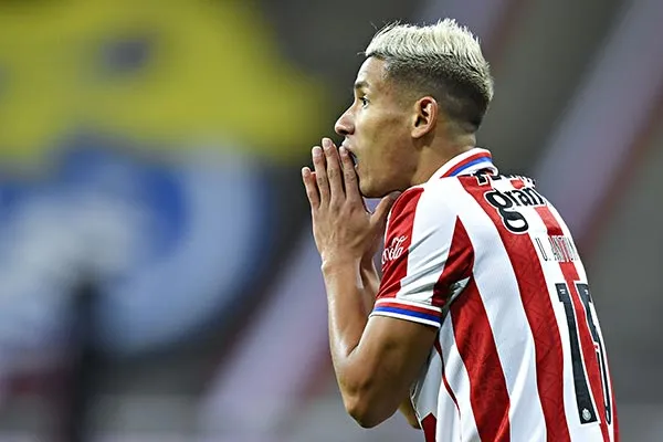 IMAGO7 Uriel Antuna se lamenta tras una falla