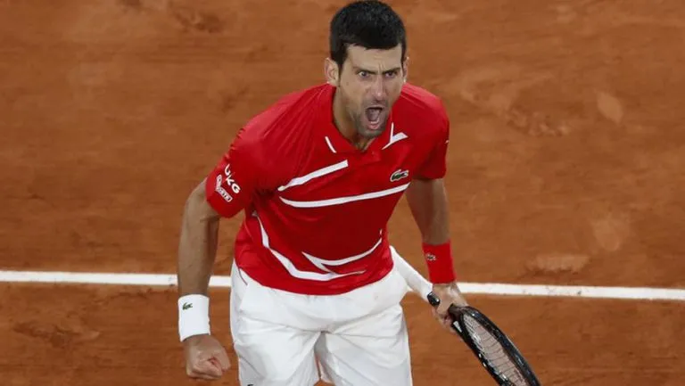 Novak Djokovic festeja una jugada