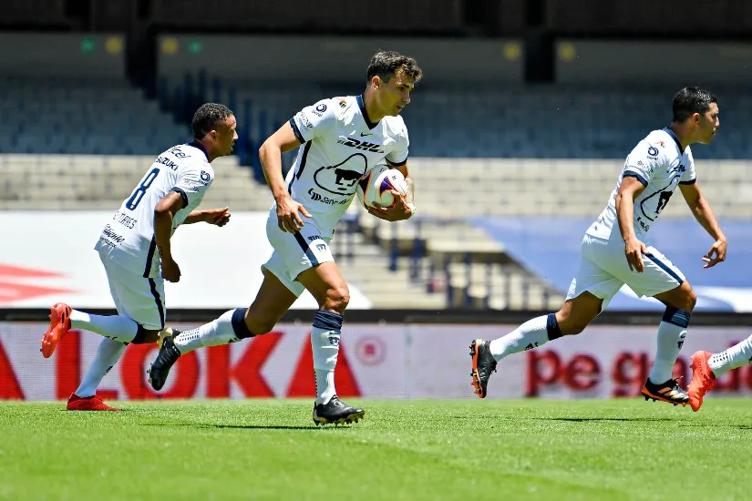 IMAGO7 Dinenno tras anotar el gol del empate desde los once pasos