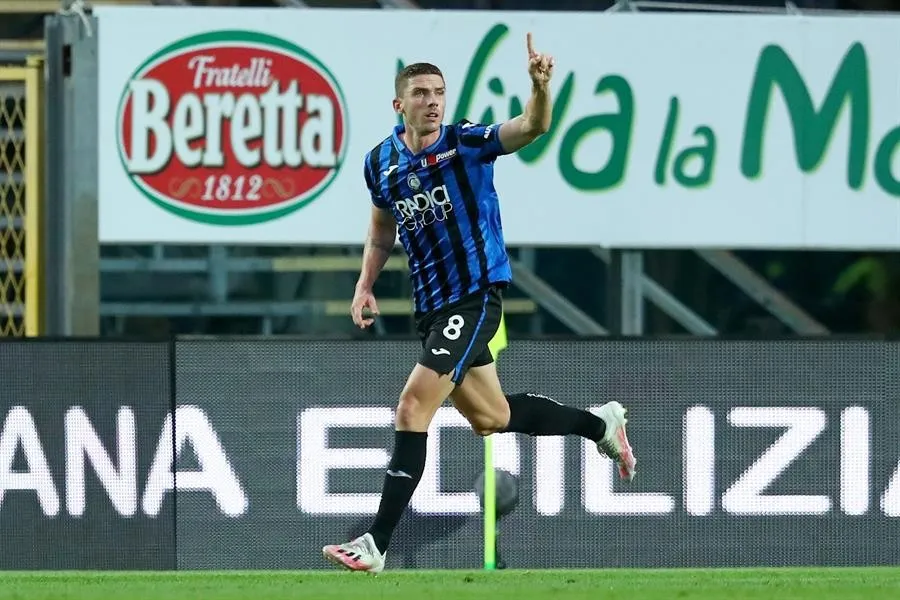 EFE Gosens en acción con Atalanta