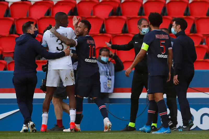 AP El brasileño y Tiago Djalo comienzan a discutir