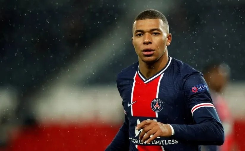 EFE Kylian Mbappé en un partido con el París Saint-Germain