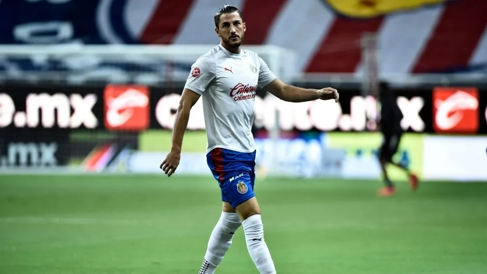 IMAGO7 Mier en un calentamiento con Chivas