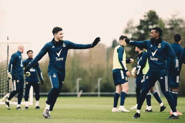 TWITTER @Wolves Los Wolves en entrenamiento