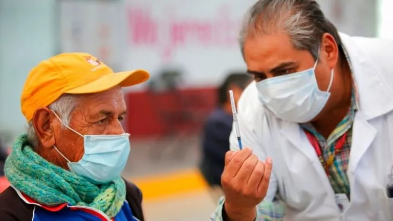 AP Vacunación en México