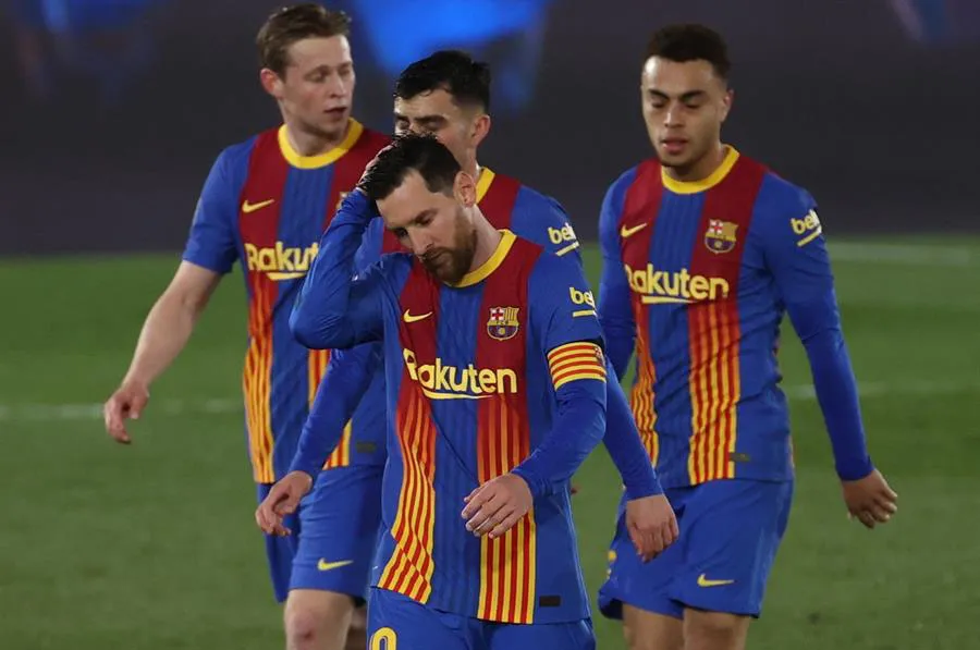 EFE Caras largas en el Barcelona por la derrota ante el Madrid