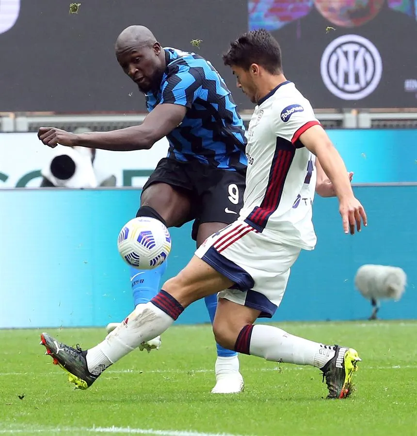 Romelu Lukaku en un disparo