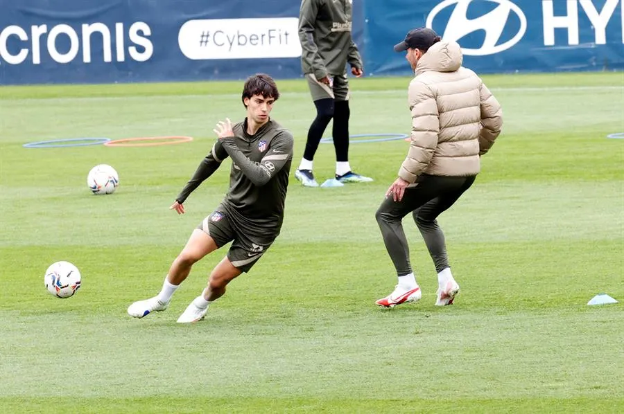 Joao Félix durante un entrenamiento con el Atleti