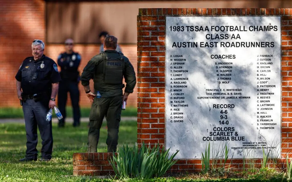 AP Policía en la escuela secundaria Austin-East Magnet
