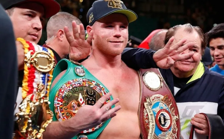 AP Canelo tras ganar una pelea de boxeo