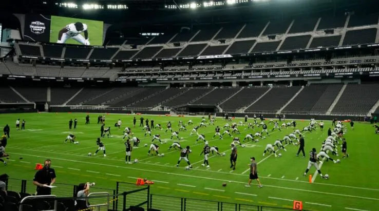 Jugadores de los Raiders en entrenamiento