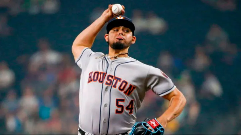AP El lanzador mexicano en un partido con los Astros