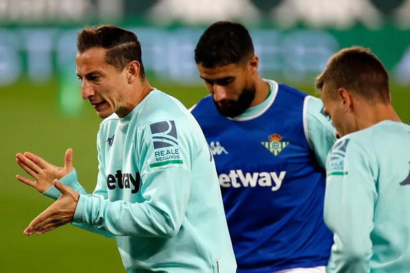 Andrés Guardado en una sesión con Betis