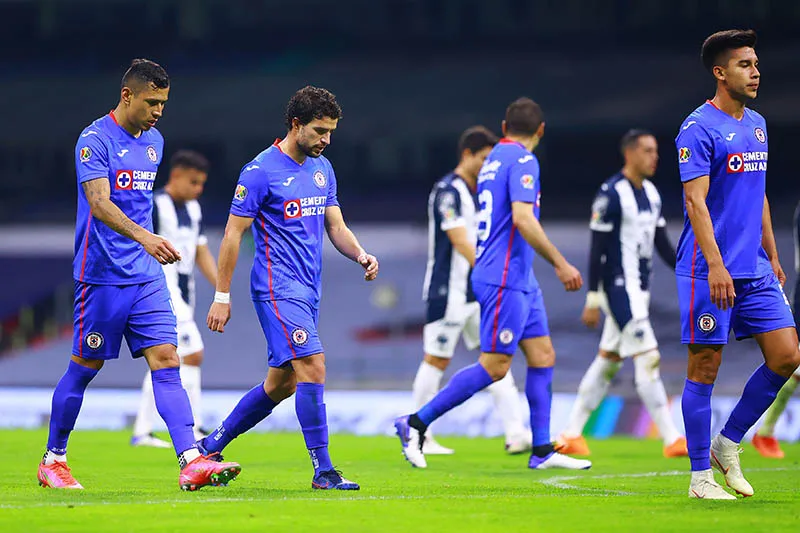 Jugadores de Cruz Azul tras un duelo de Liga MX