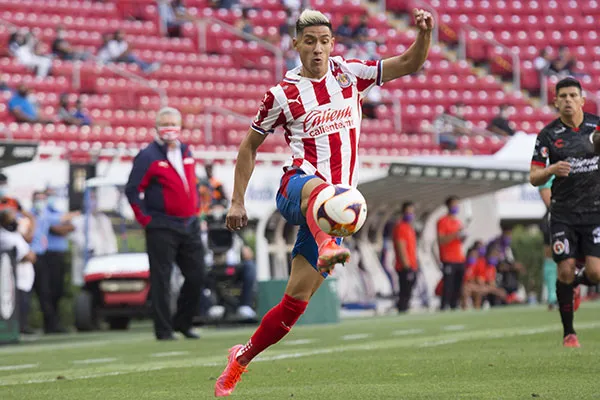 El atacante del Rebaño en un control de balón