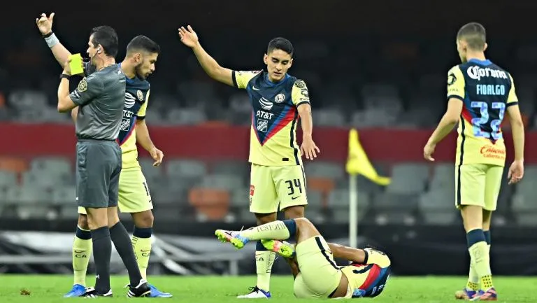 IMAGO7 Chucho López tras fuerte lesión ante Olimpia