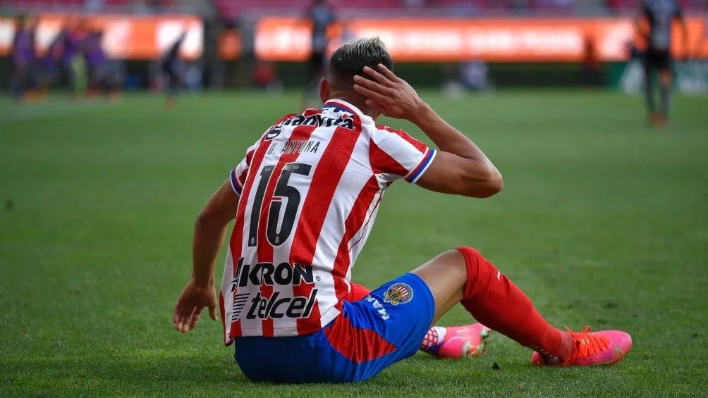 Antuna la pasó mal entre abucheos