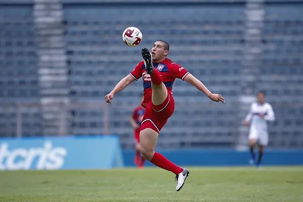 El defensa durante un partido con Tapatío