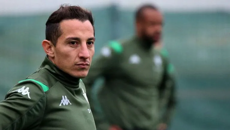 FACEBOOK @REALBETISBALOMPIE Andrés Guardado en un entrenamiento con Betis