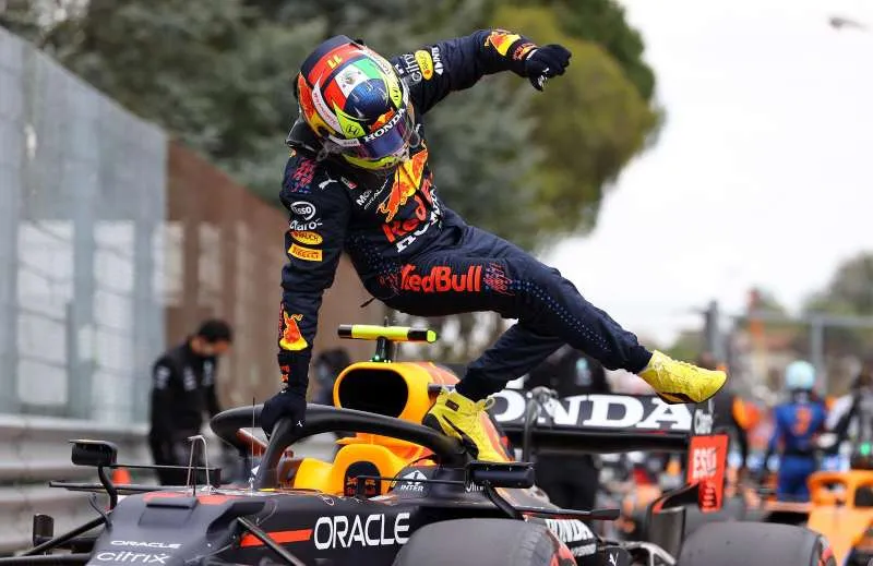 AP Sergio Pérez en carrera