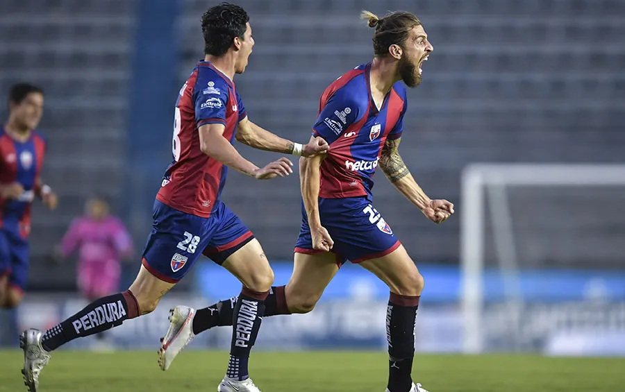 MEXSPORT Ramiro Costa festeja anotación al Tepatitlán