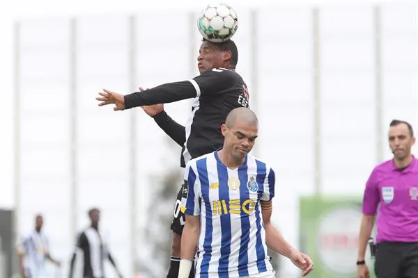 EFE Pepe disputa un balón