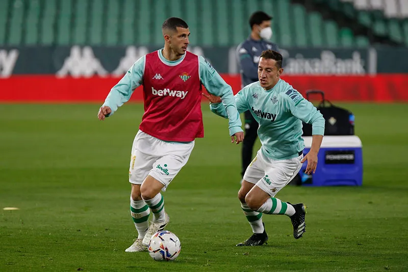 FACEBOOK @REALBETISBALOMPIE Guardado y Guido durante una sesión con Betis