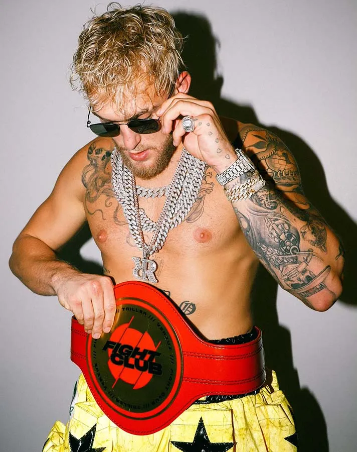 TWITTER @triller Paul con su cinturón de campeón de Triller