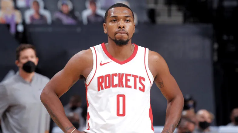 AP Sterling Brown se lamenta durante un juego