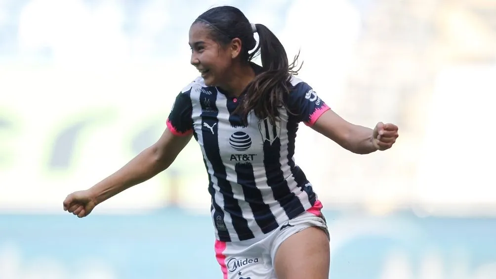 Nicole Pérez festeja el gol del empate