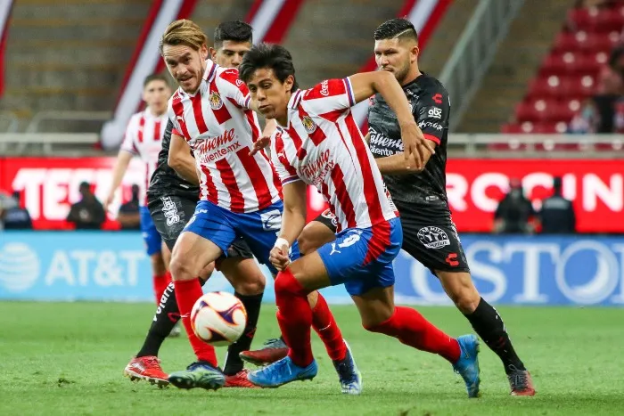 Jugadores de Chivas en festejo