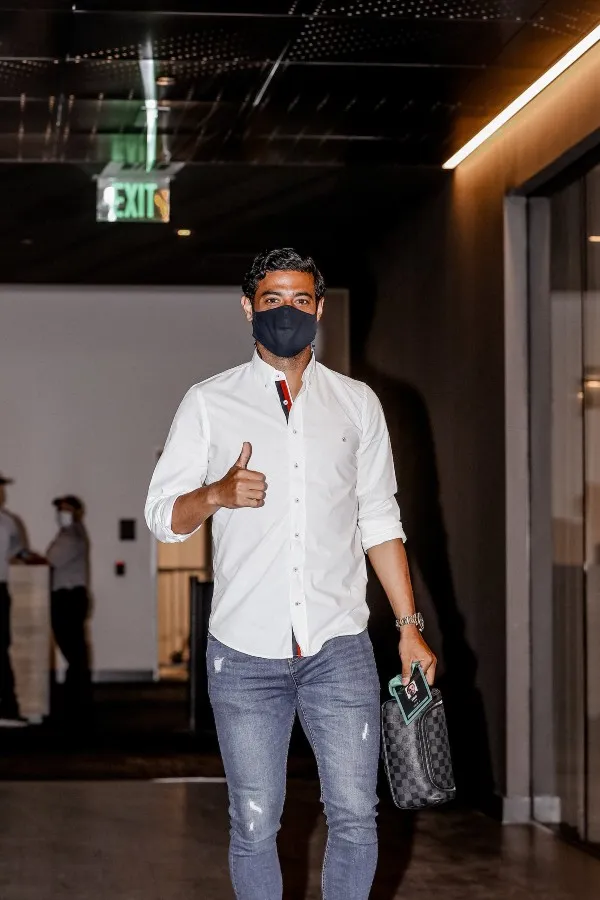 Carlos Vela llegando al estadio del LAFC
